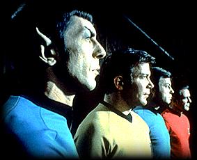 (Spock, Kirk, McCoy a Scotty jako jeden mu� �el� tajemstv�m Galaxie)